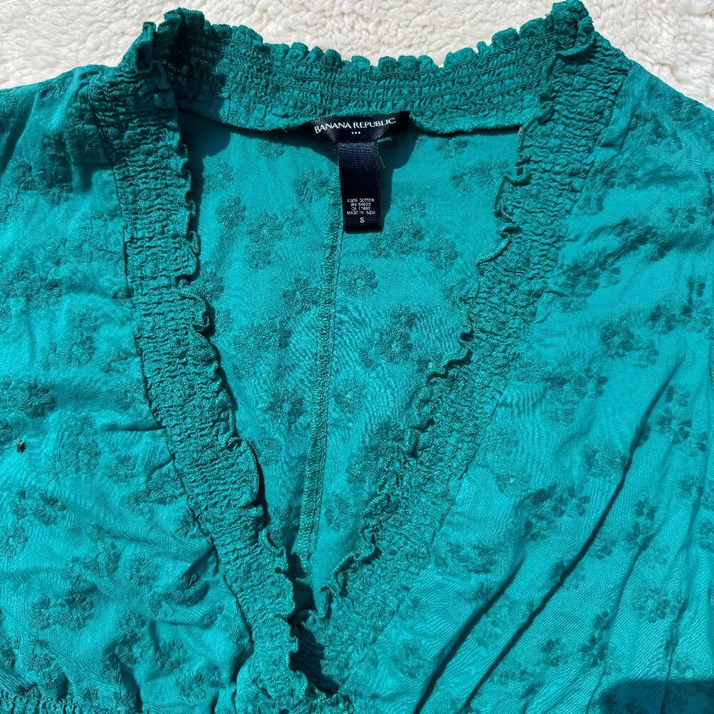 Banana Republic Embroidered V Neck Flutter Sleeve Blouse with Empire Waist- Sm